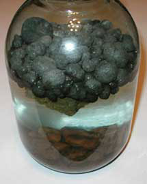 Пеностеклянный гравий и керамзит в воде